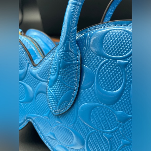 Coach Fish Bag In Signature Leather Imported - Picture 9 of 13